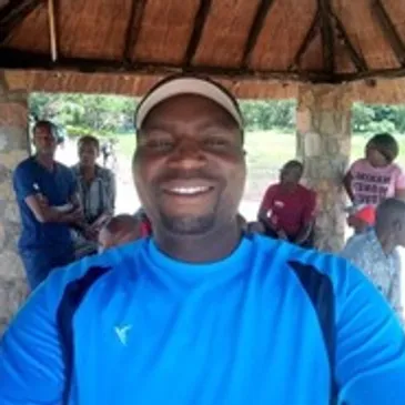 Portrait of Zimbabwean sculptor Benjamin Mashaya